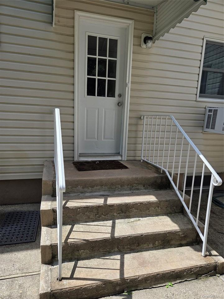 10 Irving Dr - Photo 3 of 8