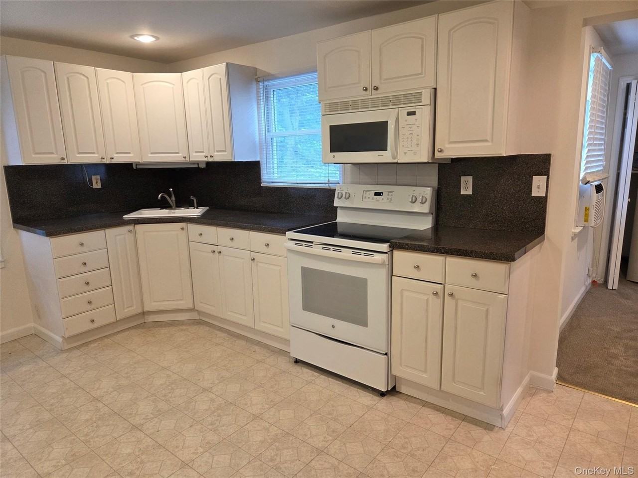 10 Irving Dr - Photo 4 of 8