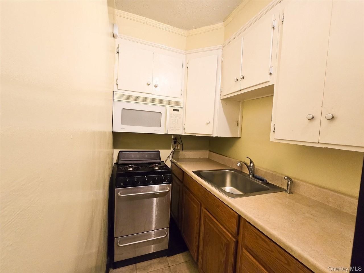 4727 Little Neck Pkwy #L2 - Photo 6 of 18