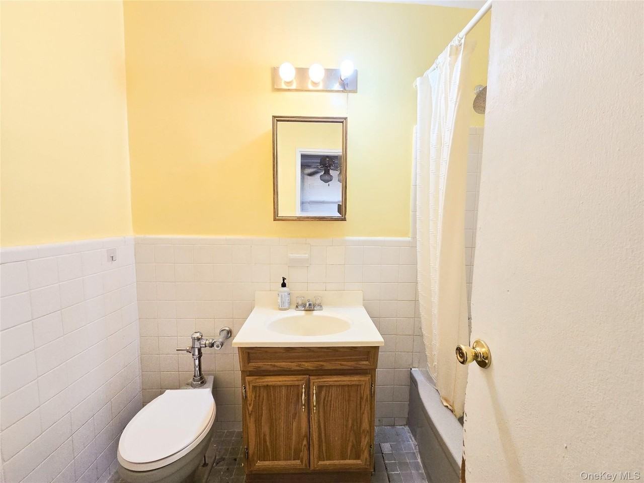 4727 Little Neck Pkwy #L2 - Photo 7 of 18