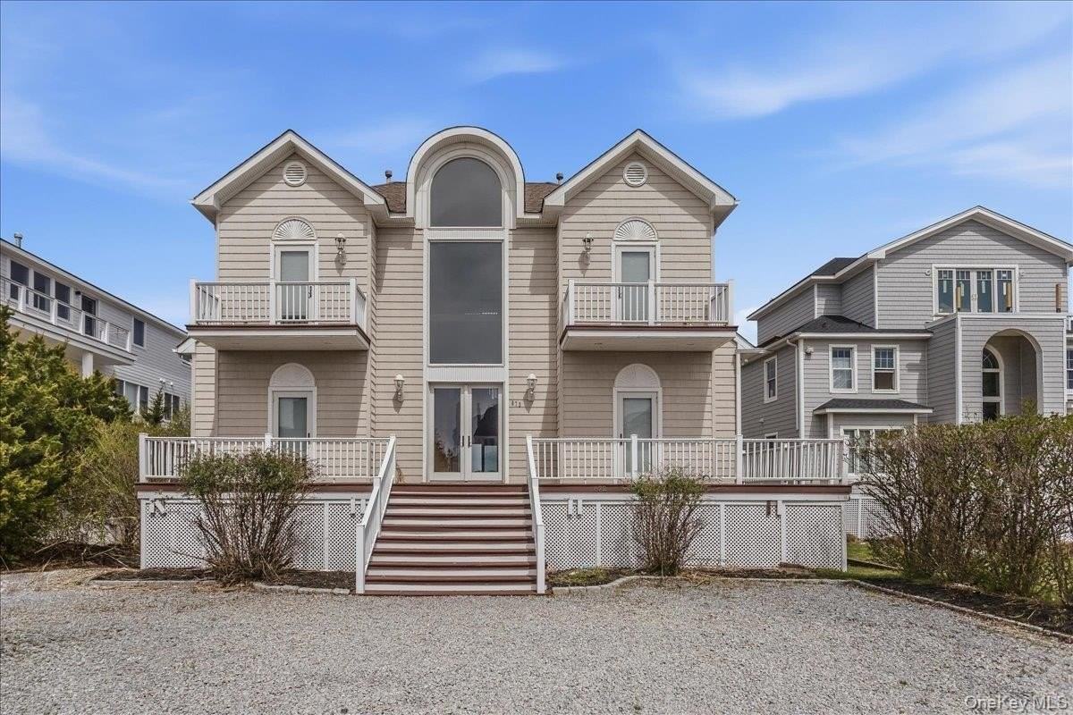 672 Dune Rd - Photo 2 of 38