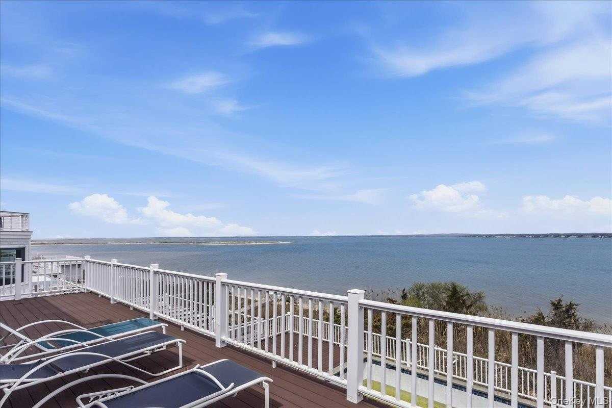 672 Dune Rd - Photo 3 of 38