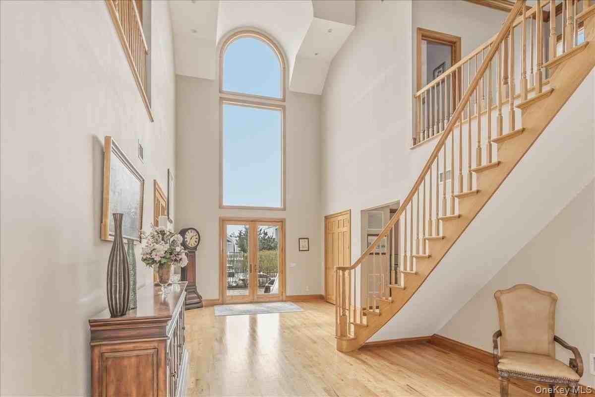 672 Dune Rd - Photo 6 of 38