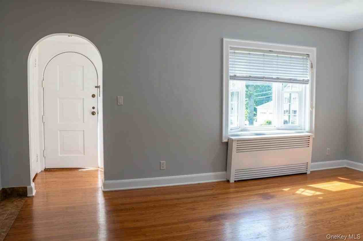 8 Washington Pl - Photo 2 of 10