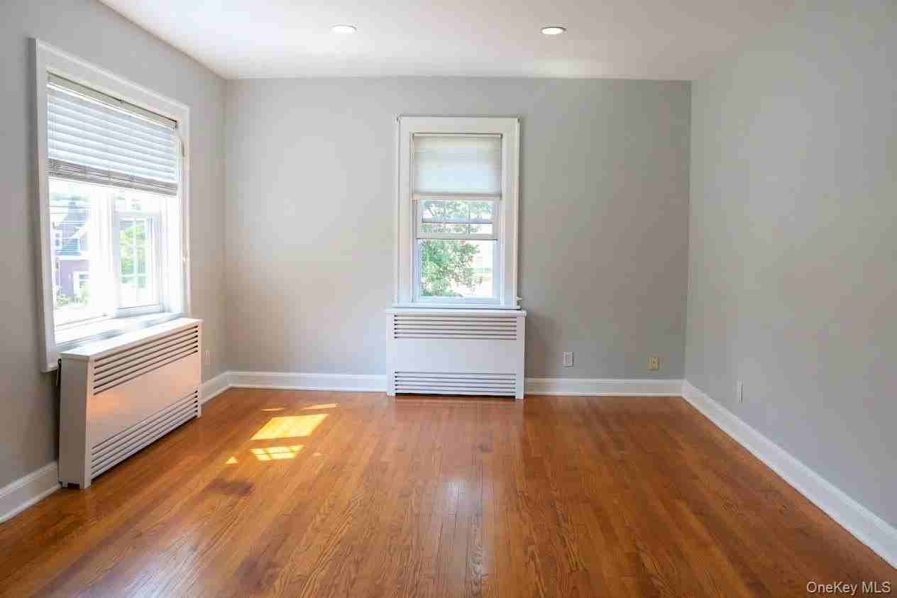 8 Washington Pl - Photo 3 of 10