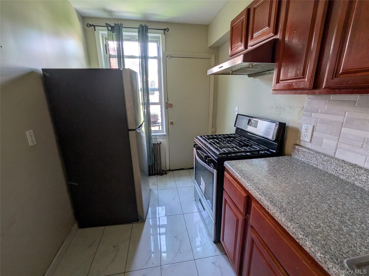 20607 Hillside Ave #2FL - Photo 5 of 10