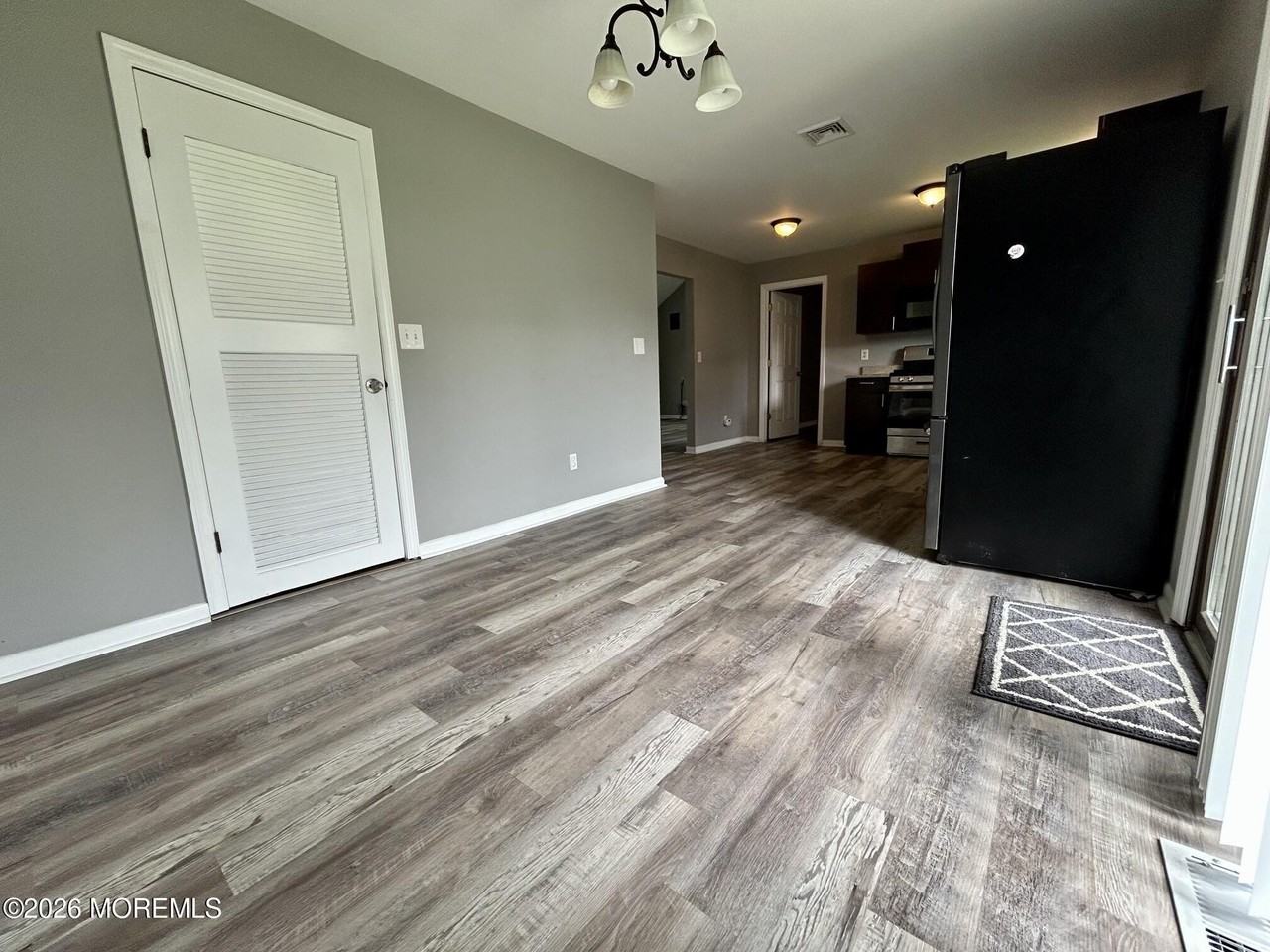 302 Center St - Photo 7 of 21