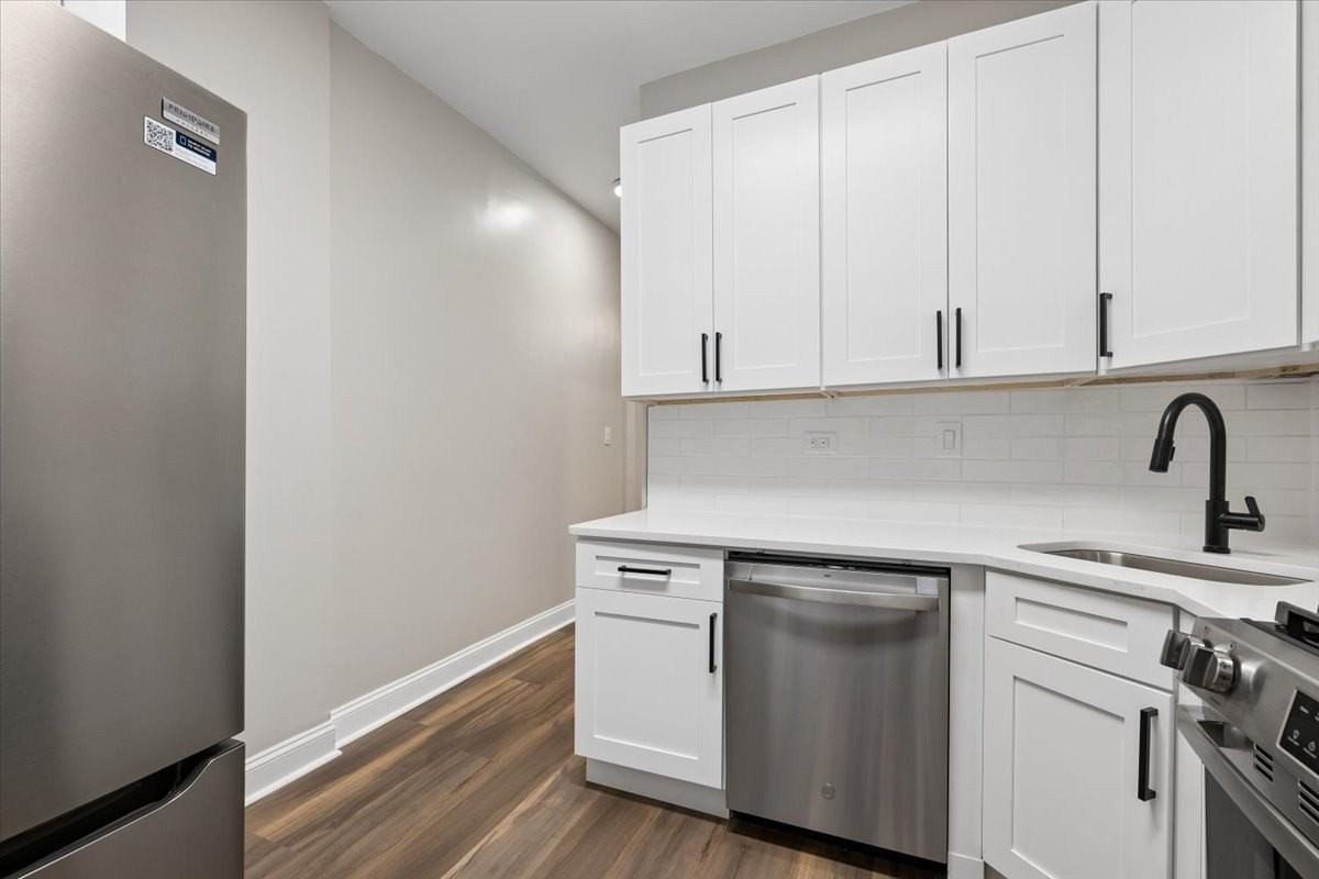 2405 W Mclean Ave #1 - Photo 6 of 8