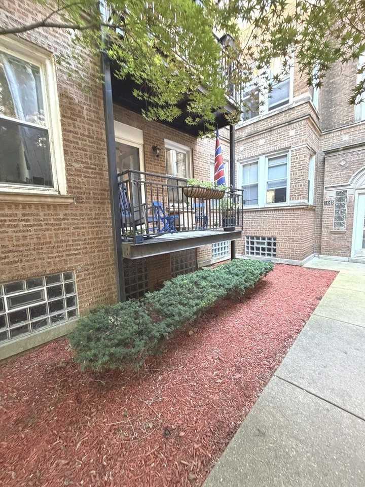 1443 W Victoria St #1R - Photo 2 of 22