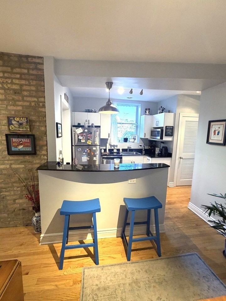 1443 W Victoria St #1R - Photo 4 of 22