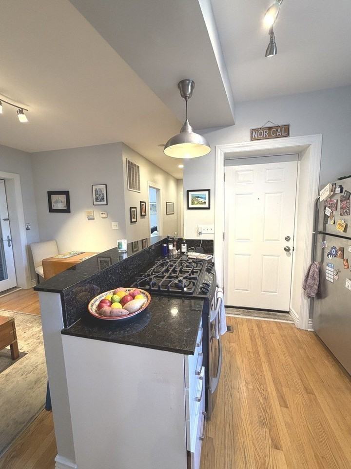 1443 W Victoria St #1R - Photo 7 of 22