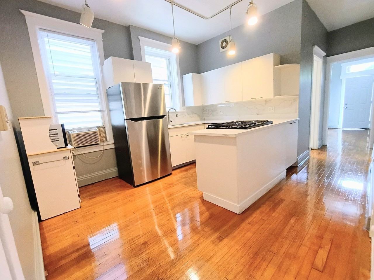 1911 W Belmont Ave #2R - Photo 2 of 15