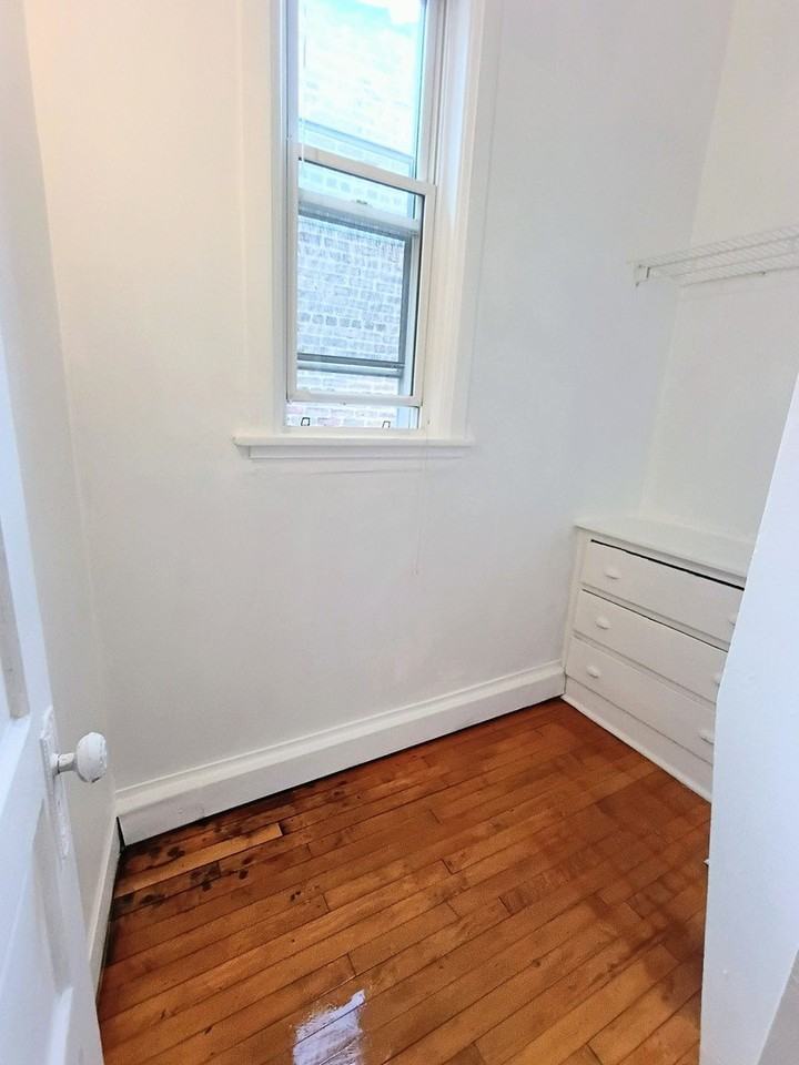 1911 W Belmont Ave #2R - Photo 5 of 15