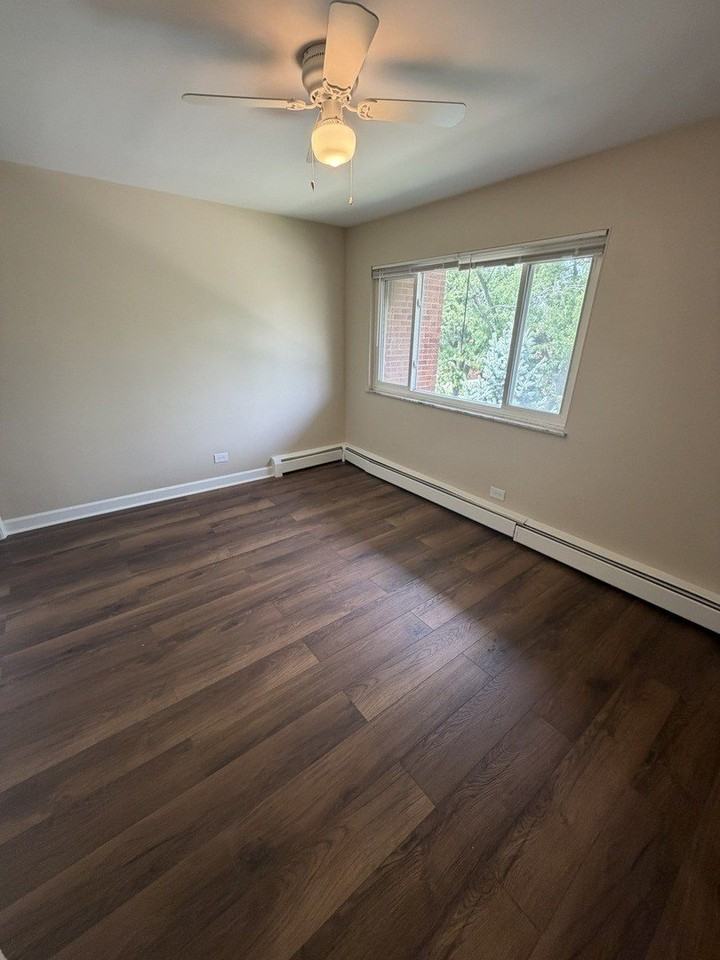 582 Pershing Ave #F - Photo 2 of 4
