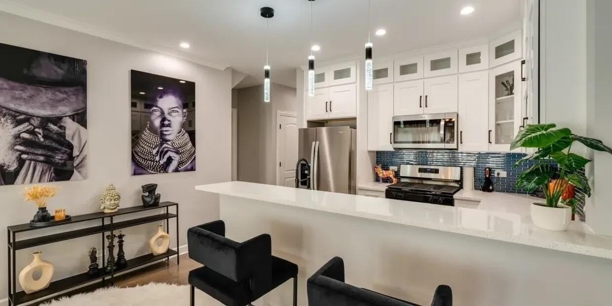 4634 S Langley Ave #1 - Photo 4 of 17