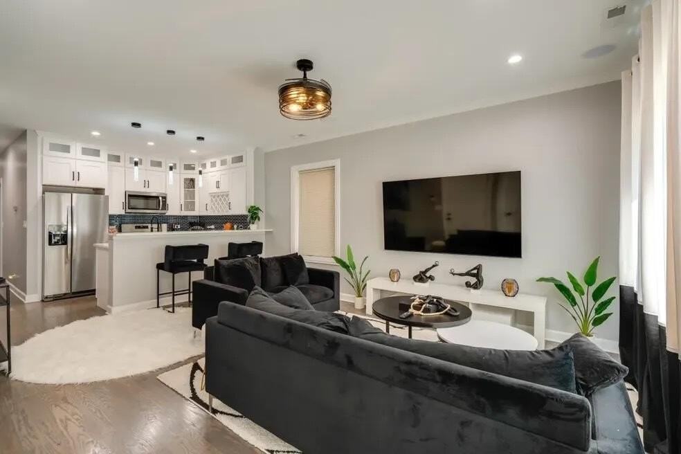 4634 S Langley Ave #1 - Photo 6 of 17