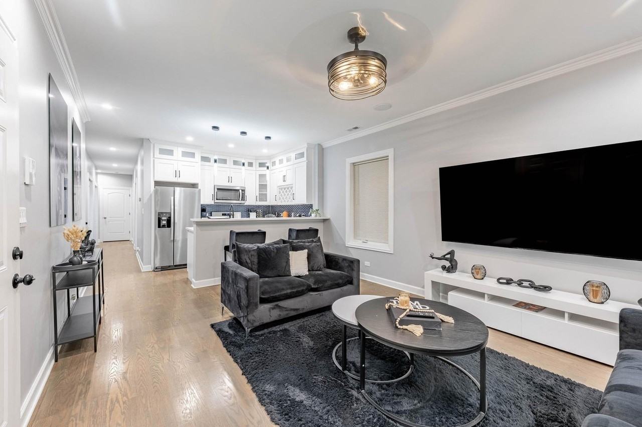 4634 S Langley Ave #1 - Photo 7 of 17