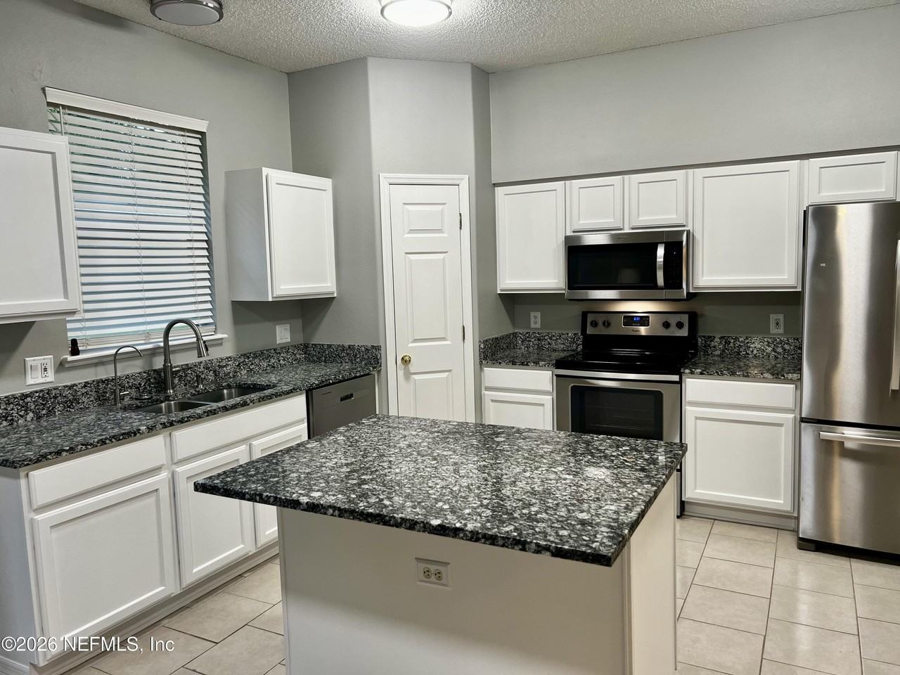 10260 Woodley Creek Rd W - Photo 7 of 24