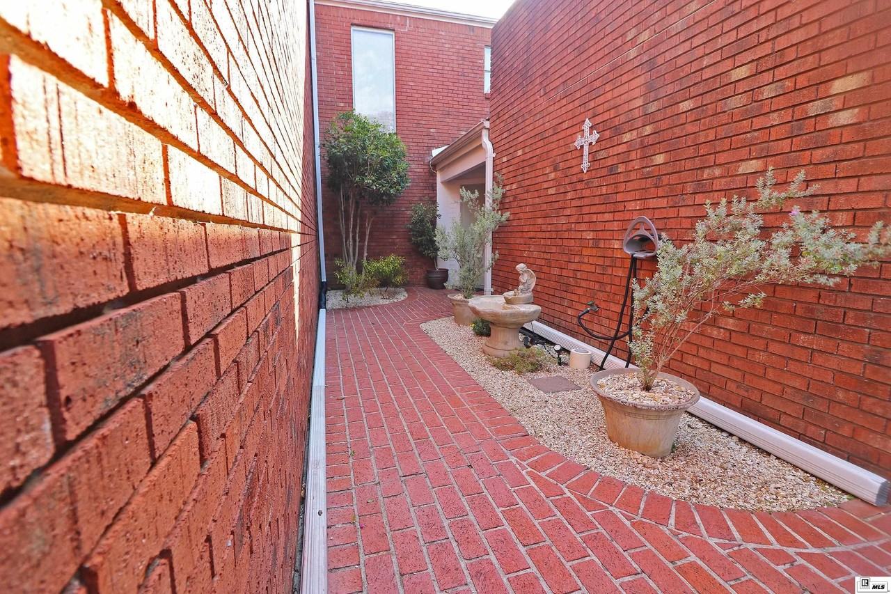1825 Townhouse Dr #B - Photo 2 of 32