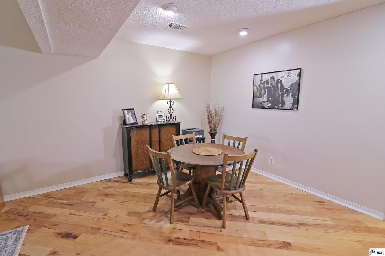 1825 Townhouse Dr #B - Photo 5 of 32