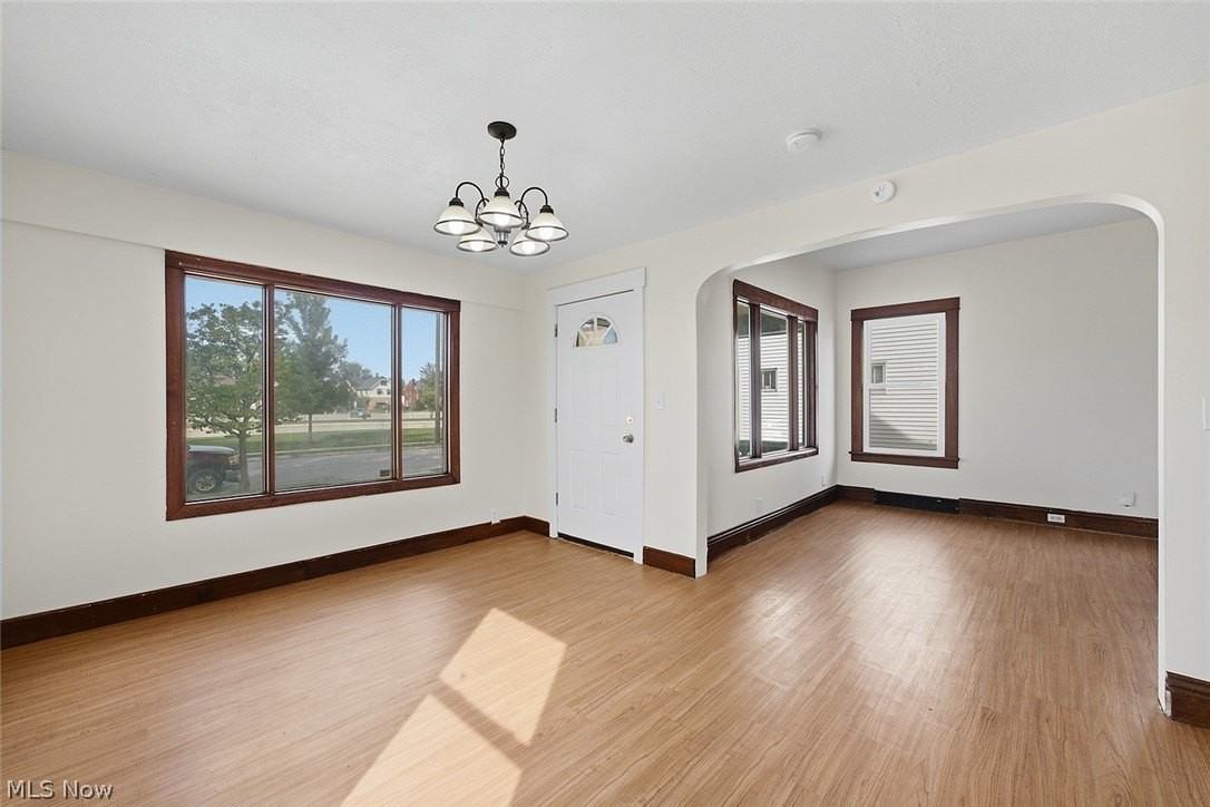 18206 Harland Ave - Photo 4 of 25
