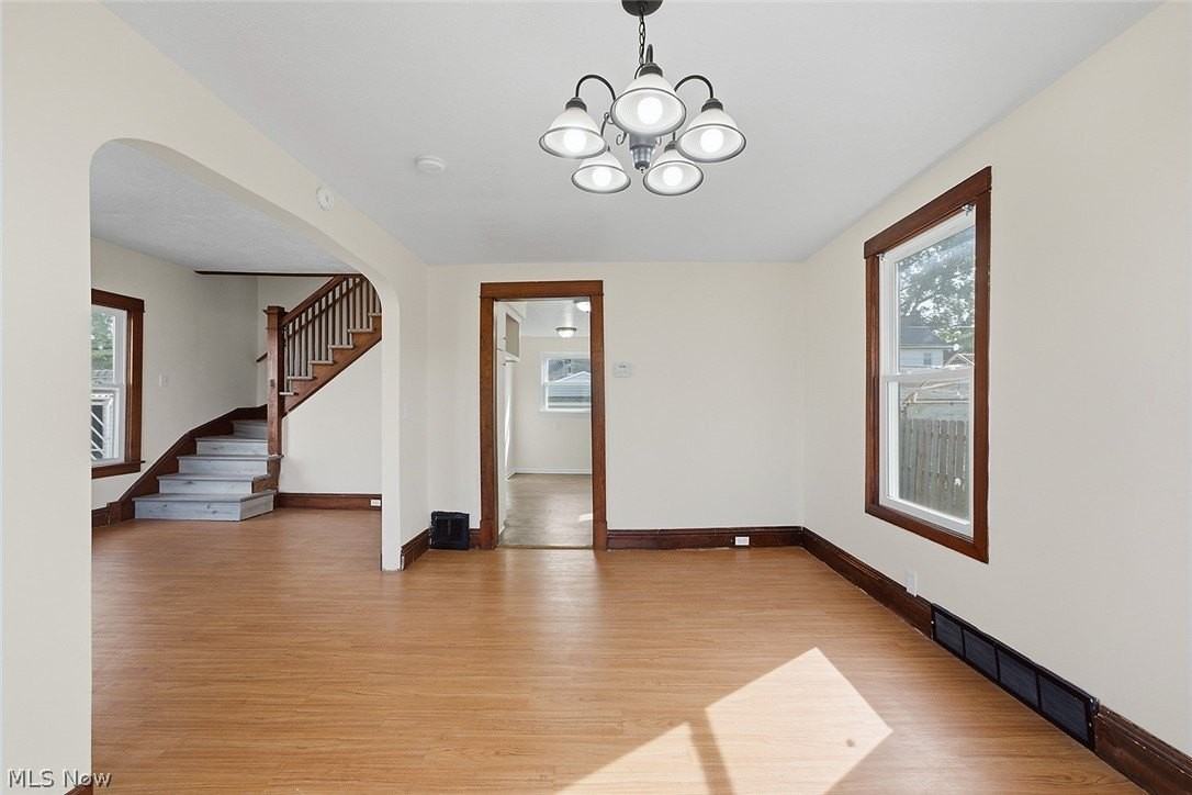 18206 Harland Ave - Photo 5 of 25