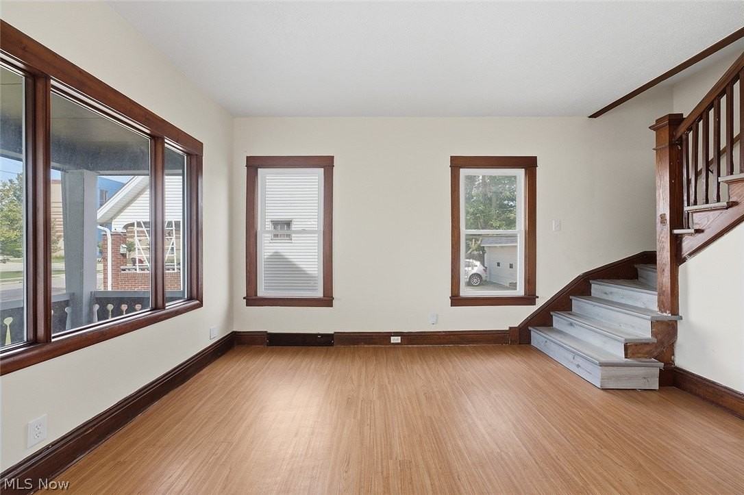 18206 Harland Ave - Photo 6 of 25