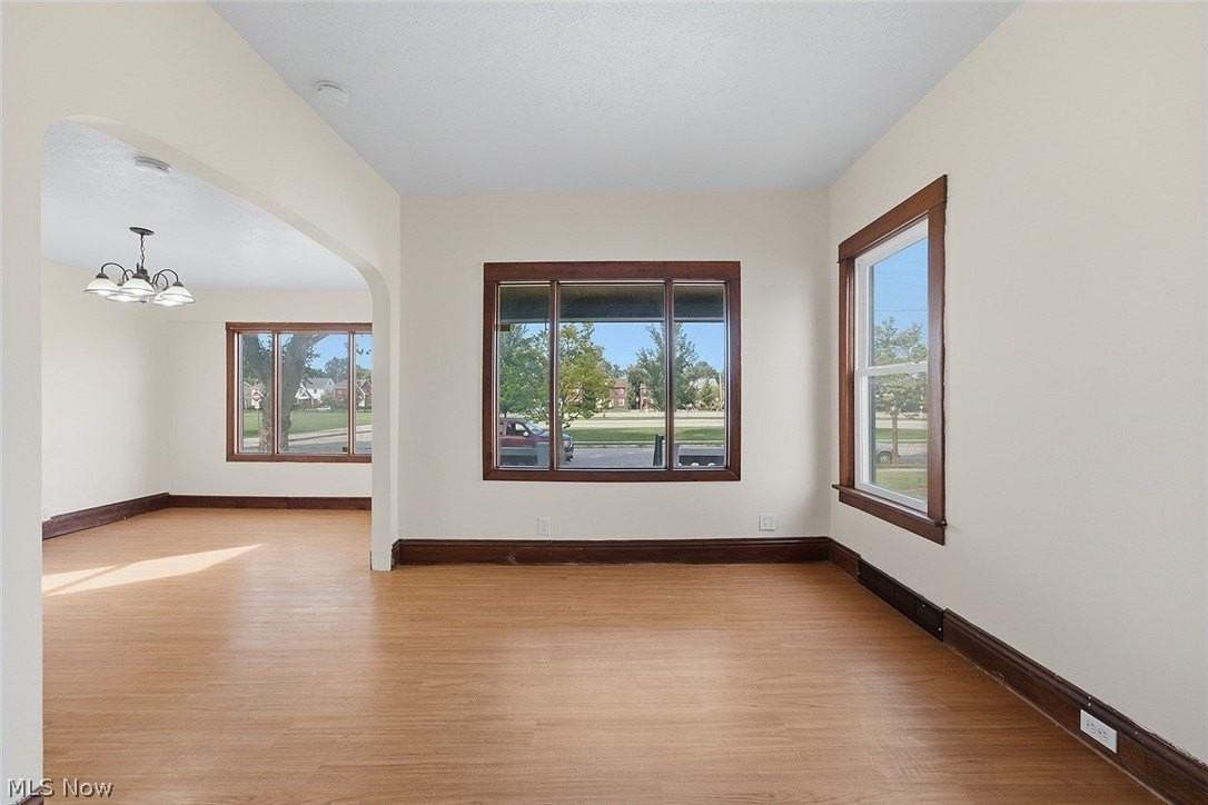 18206 Harland Ave - Photo 7 of 25