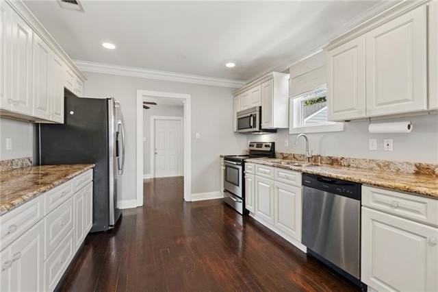 475 Lions St - Photo 5 of 11