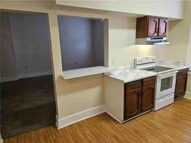 110 S Pierce St #C - Photo 7 of 21