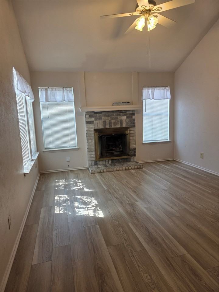 9984 Lone Eagle Dr - Photo 2 of 19