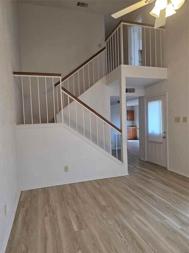9984 Lone Eagle Dr - Photo 4 of 19