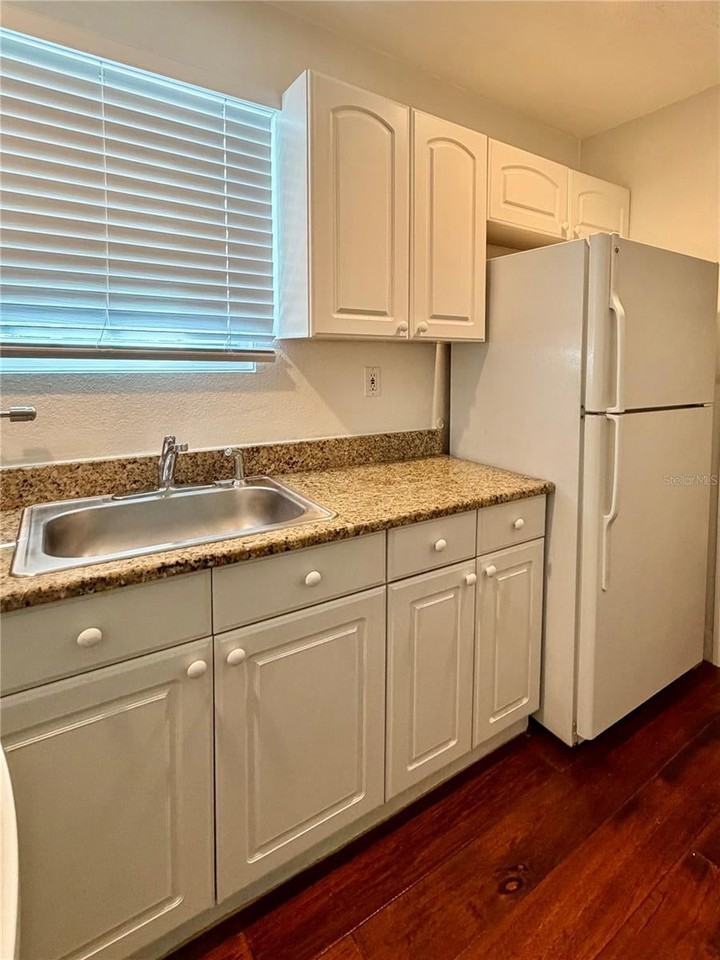 415 Celebration Ave - Photo 4 of 8