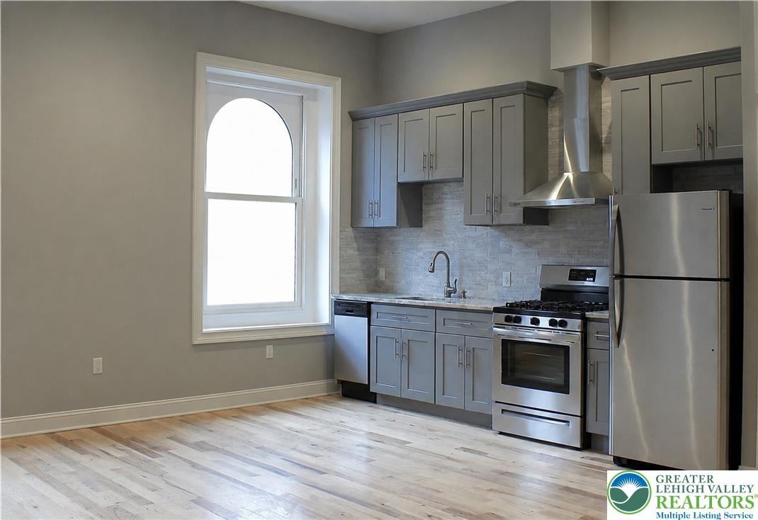 315 Northampton St ##2 - Photo 3 of 6