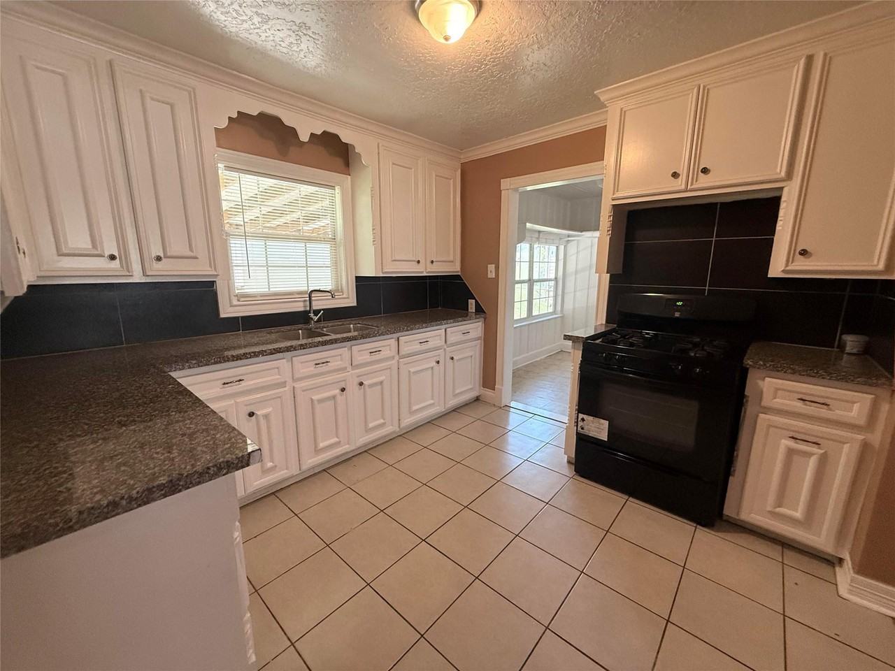 5424 Nightingale Dr - Photo 5 of 19