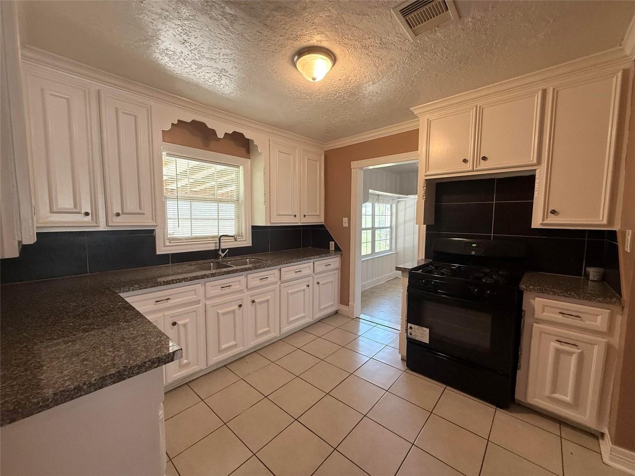 5424 Nightingale Dr - Photo 6 of 19