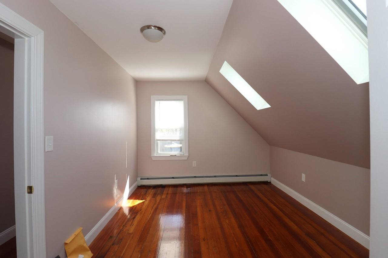 262 Shirley St - Photo 6 of 8