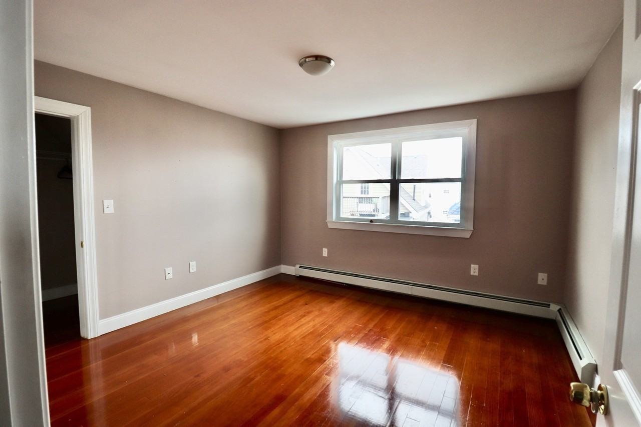 262 Shirley St - Photo 7 of 8