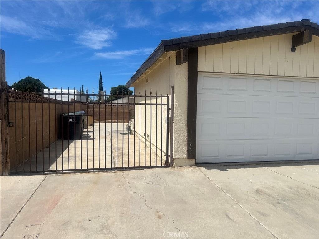 44283 Raysack Ave - Photo 2 of 8