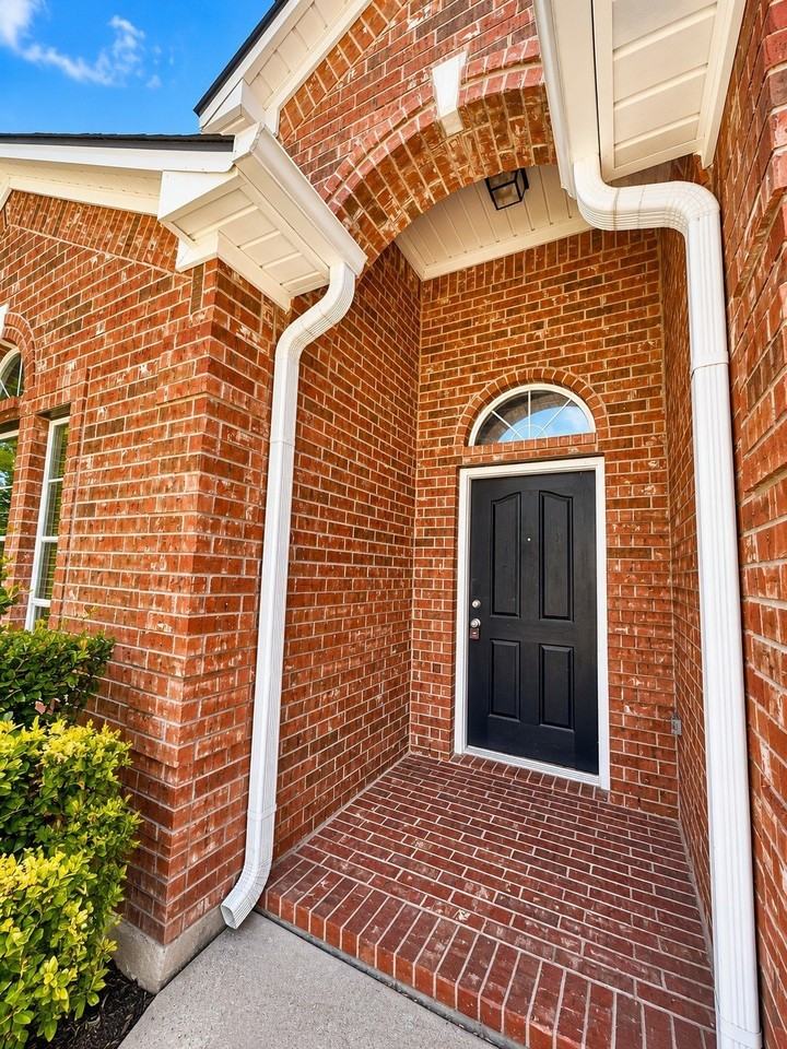 4024 Claymore Ln - Photo 2 of 14