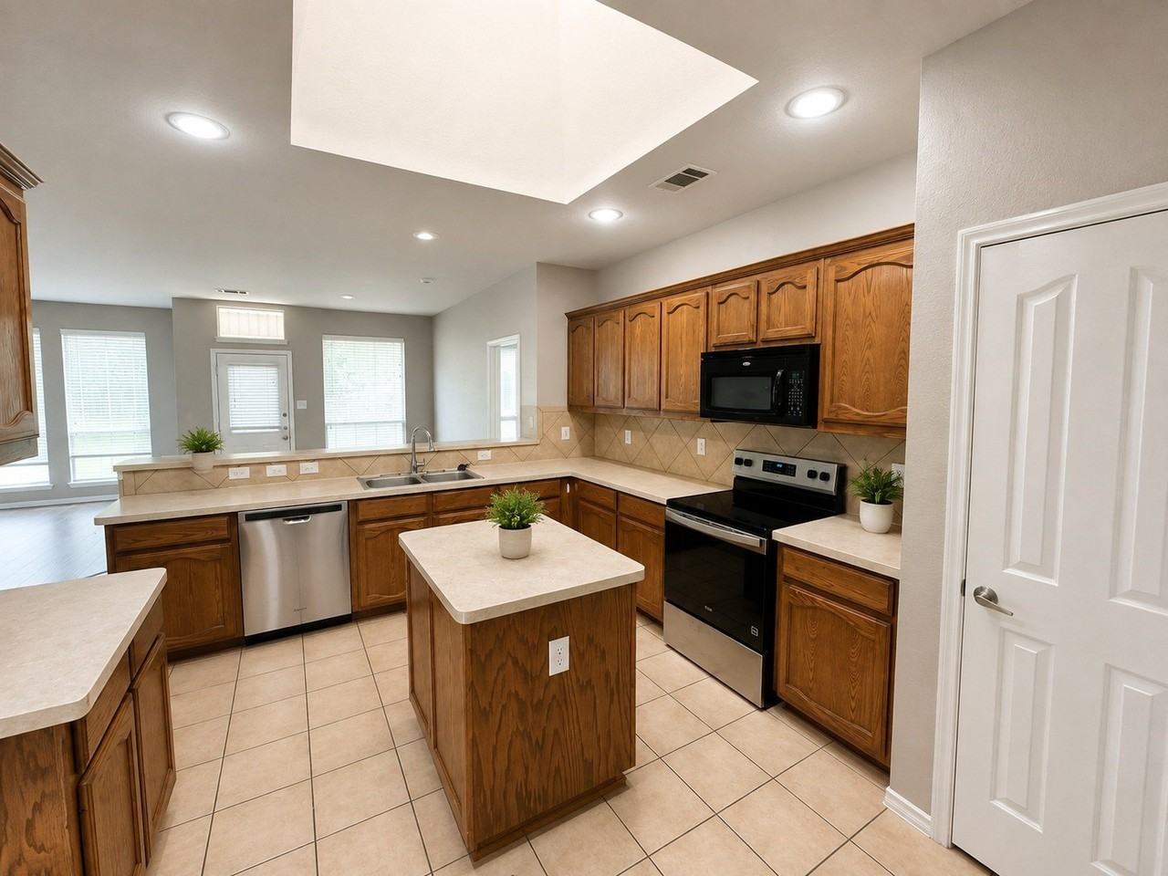 4024 Claymore Ln - Photo 4 of 14