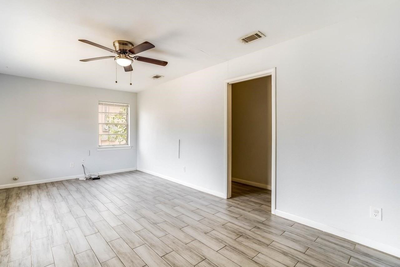 5728 Emerson Dr - Photo 4 of 22