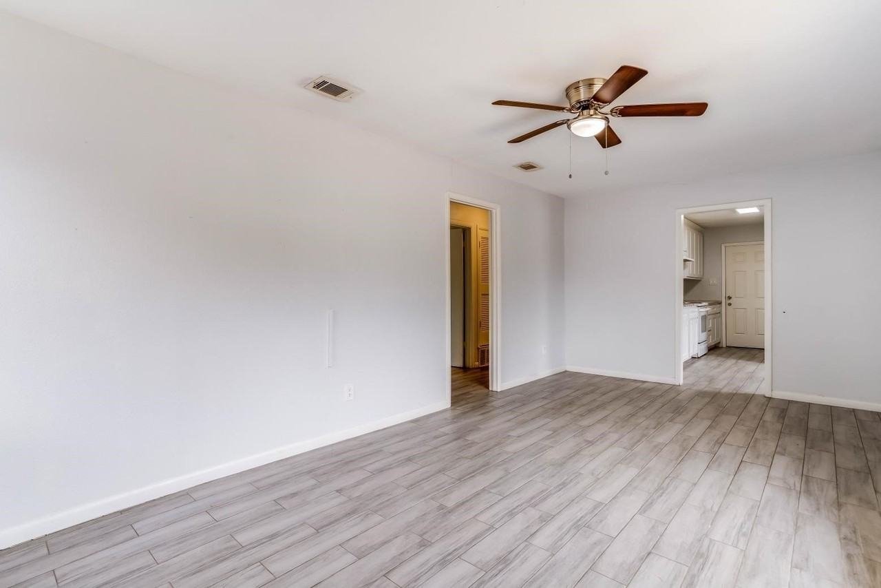 5728 Emerson Dr - Photo 6 of 22
