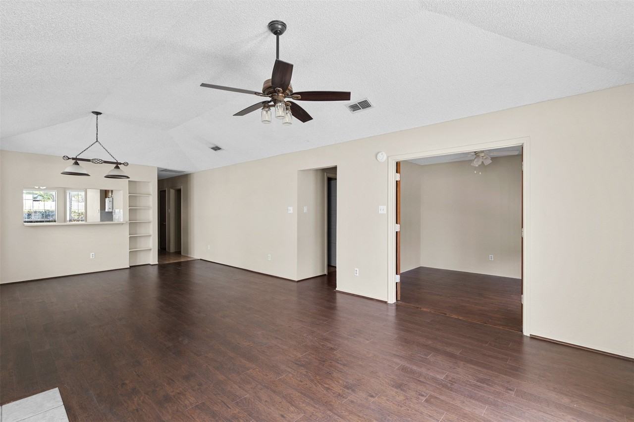 6508 Fairview Dr - Photo 3 of 24