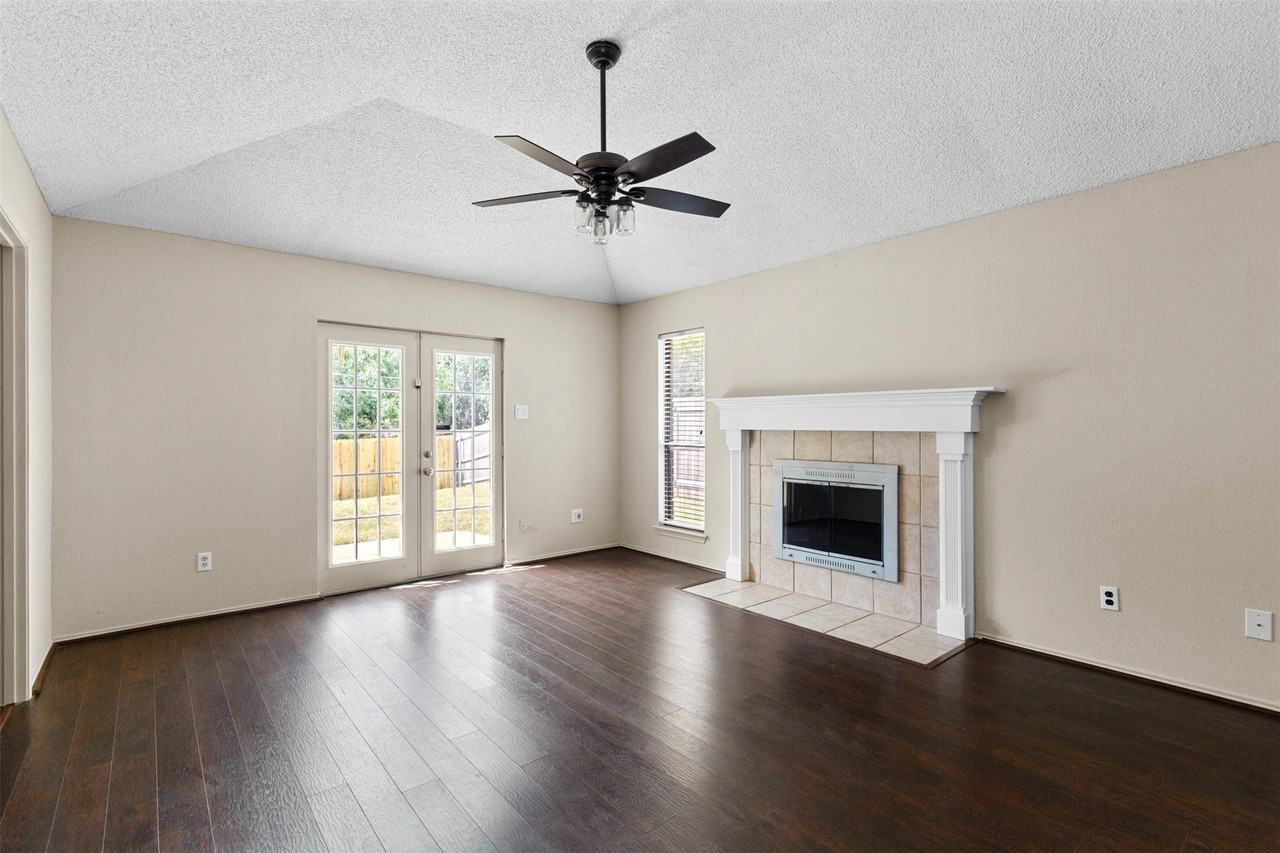 6508 Fairview Dr - Photo 4 of 24