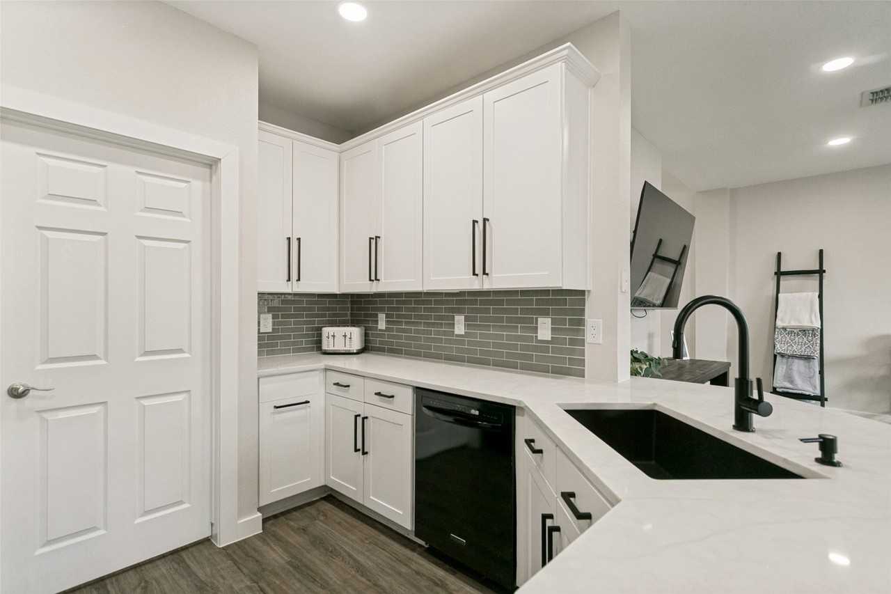 4603 Penelope Ln - Photo 6 of 25