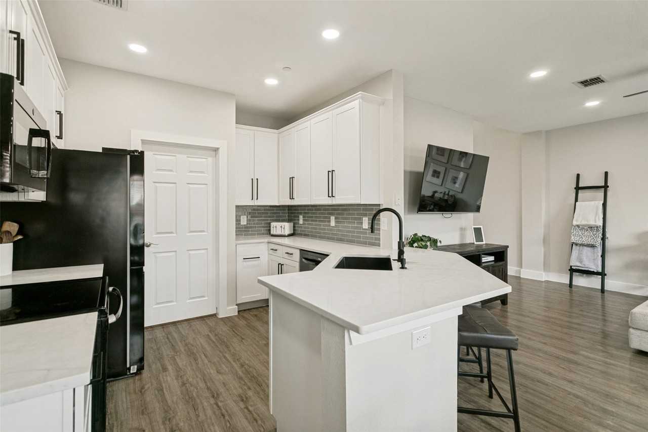 4603 Penelope Ln - Photo 7 of 25