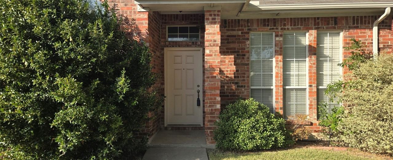 2205 Chapman Dr - Photo 2 of 21
