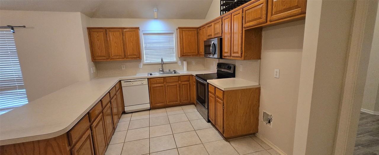 2205 Chapman Dr - Photo 6 of 21
