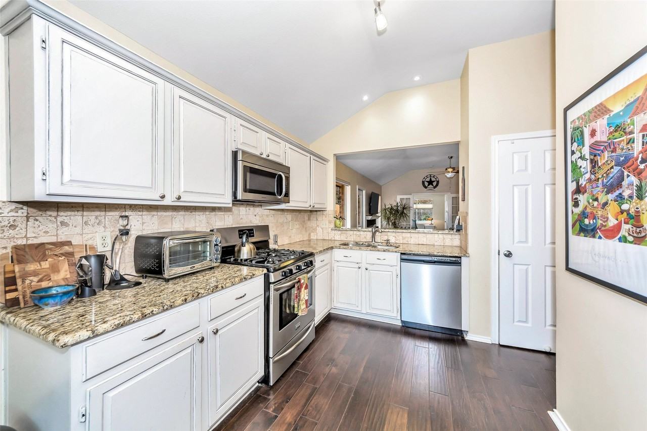 1441 Hampton Rd - Photo 5 of 27